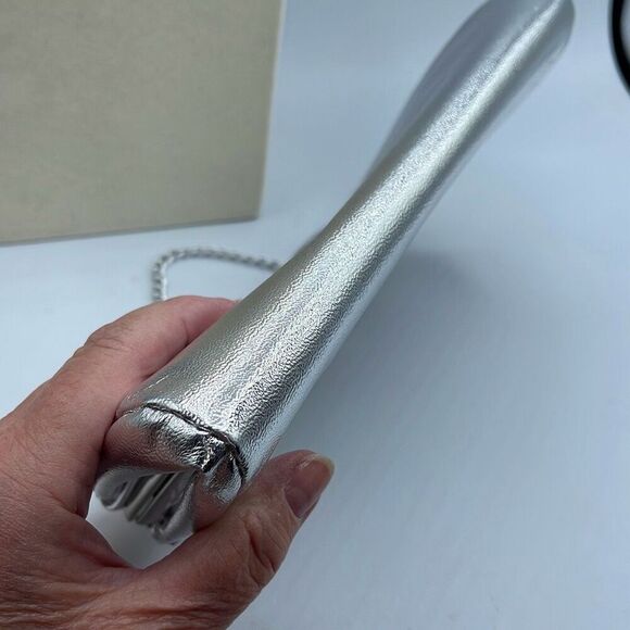 Vintage silver faux leather ruffled top clutch - Picture 3 of 9